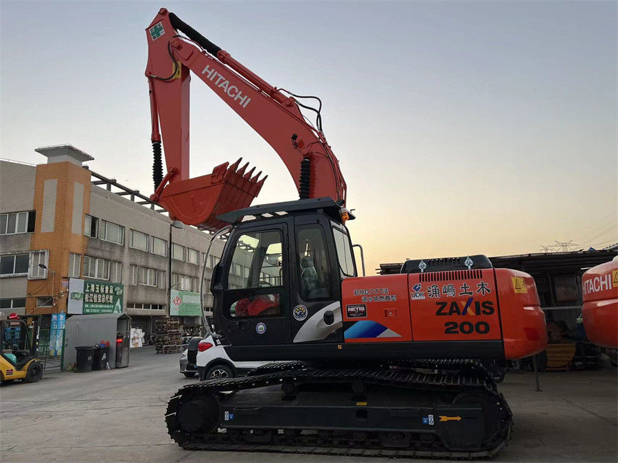 Gebraucht Japan 2021 Jahr Hitachi ZX200 Bagger Ausgezeichneter Zustand Rote Farbe