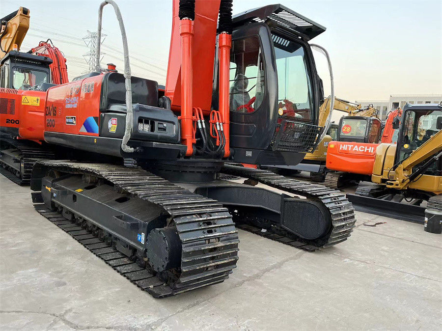 Gebraucht Japan 2021 Jahr Hitachi ZX200 Bagger Ausgezeichneter Zustand Rote Farbe