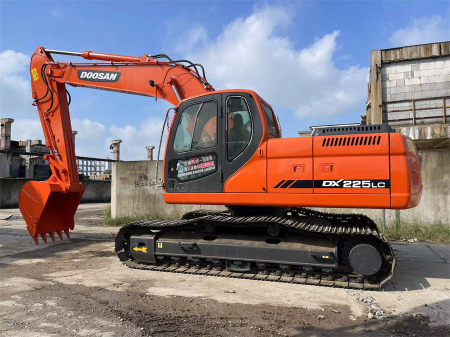 Gebrauchtes Doosan DX225 Bagger aus Korea in gutem Zustand