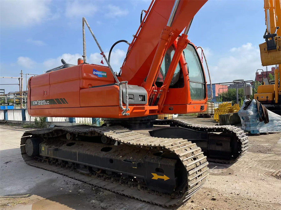 Gebrauchtes Doosan DX225 Bagger aus Korea in gutem Zustand