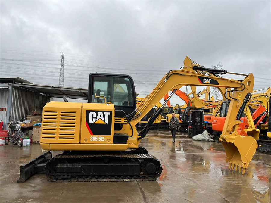Kleiner Bagger CAT 305.5E2 Gebrauchtes hydraulisches Bagger Gewicht 5 Tonnen mit Klinge