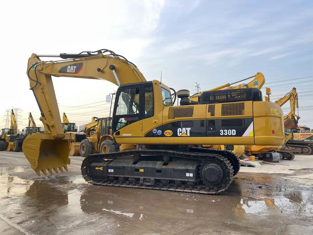 Gebrauchte Bagger Larve 330D 30 Tonnen große Katzenbagger in gutem Zustand