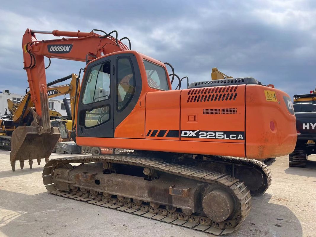 Finden Sie Ihre perfekte Übereinstimmung Gebraucht Doosan DX225LCA 22 Tonnen Bagger in ausgezeichnetem Zustand