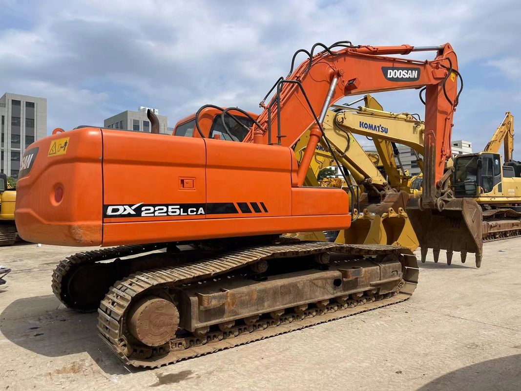 Finden Sie Ihre perfekte Übereinstimmung Gebraucht Doosan DX225LCA 22 Tonnen Bagger in ausgezeichnetem Zustand