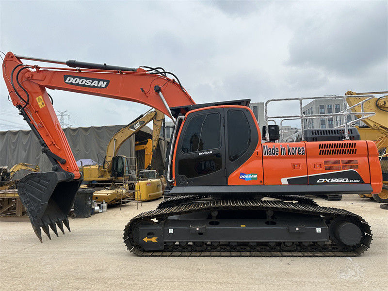 180 KW Motorleistung Doosan DX260 Gebrauchtbagger mit 1,2 M3 Eimerkapazität