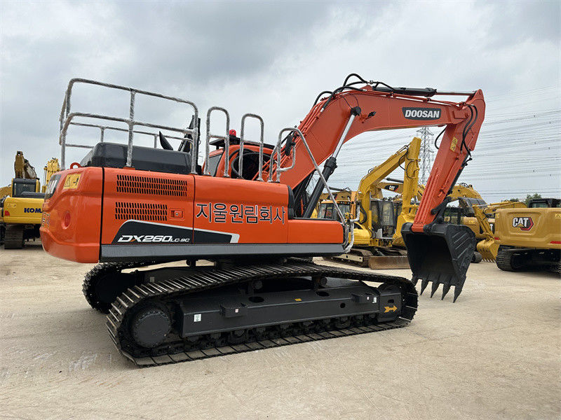 180 KW Motorleistung Doosan DX260 Gebrauchtbagger mit 1,2 M3 Eimerkapazität