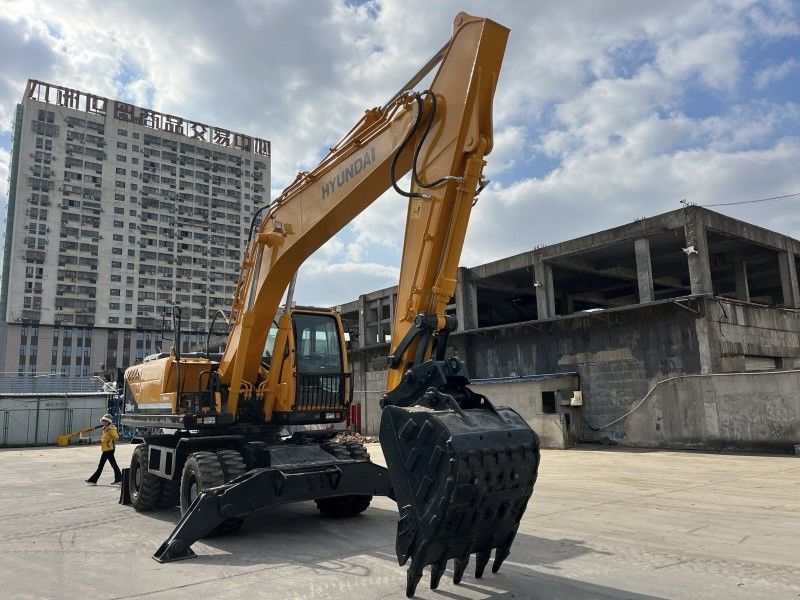 Gebrauchtes Hyundai 210w-9 Radbagger 21 Tonnen mittelgroße Gebrauchtbagger