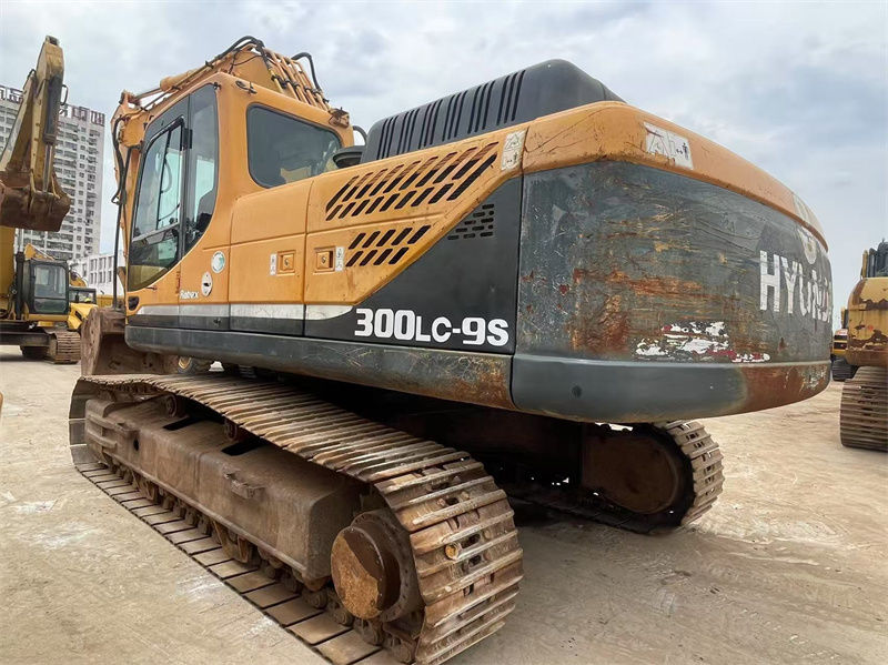 Gebrauchtes Hyundai R300LC-9S Bagger zum Verkauf Gut gepflegt und einsatzbereit