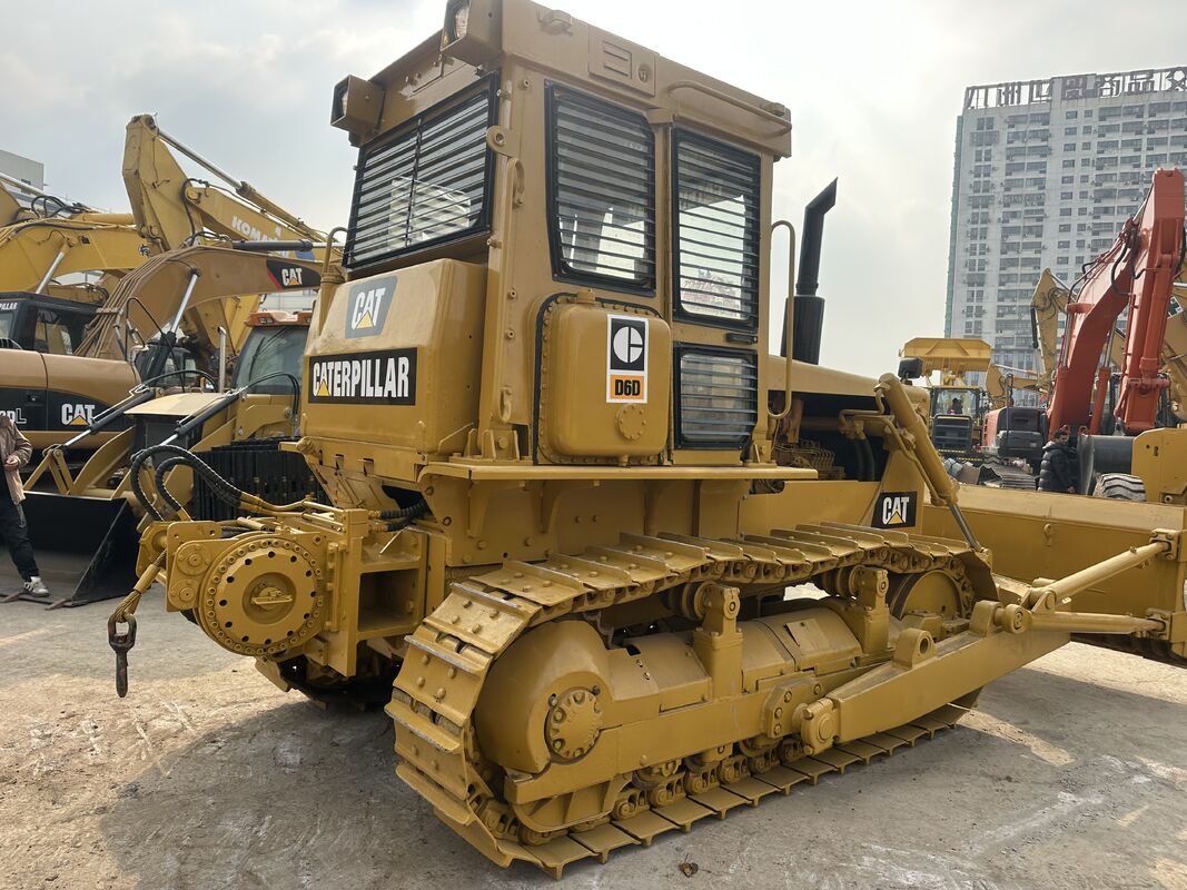 Gebrauchtes Cat D6D-Bulldozer mit 119 kW Leistung, Arbeitsbereitschaft und 2400 Betriebsstunden