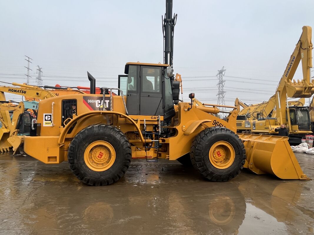 Gebrauchtes Radlader CAT 966H mit hoher Durchbruchskraft und robustem Antrieb, das Leistung in rauen Industrieumgebungen bietet
