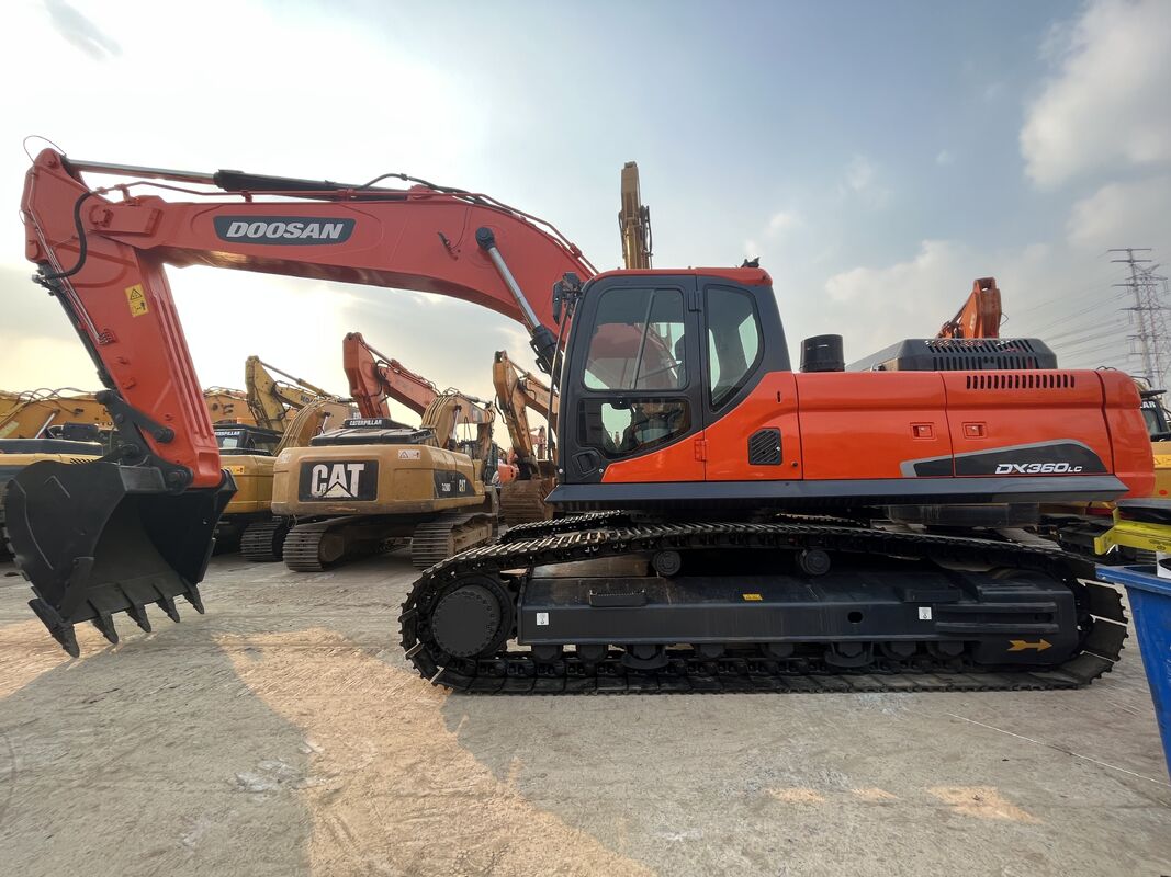 Gebrauchter Doosan DX360 Bagger mit komfortabler Fahrerkabine und starker Ausbrechkraft, geeignet für anspruchsvolle Baggerarbeiten
