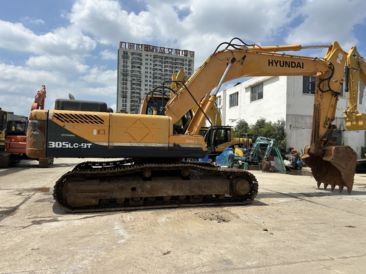 Hyundai 305LC-9T ist in gutem Zustand.